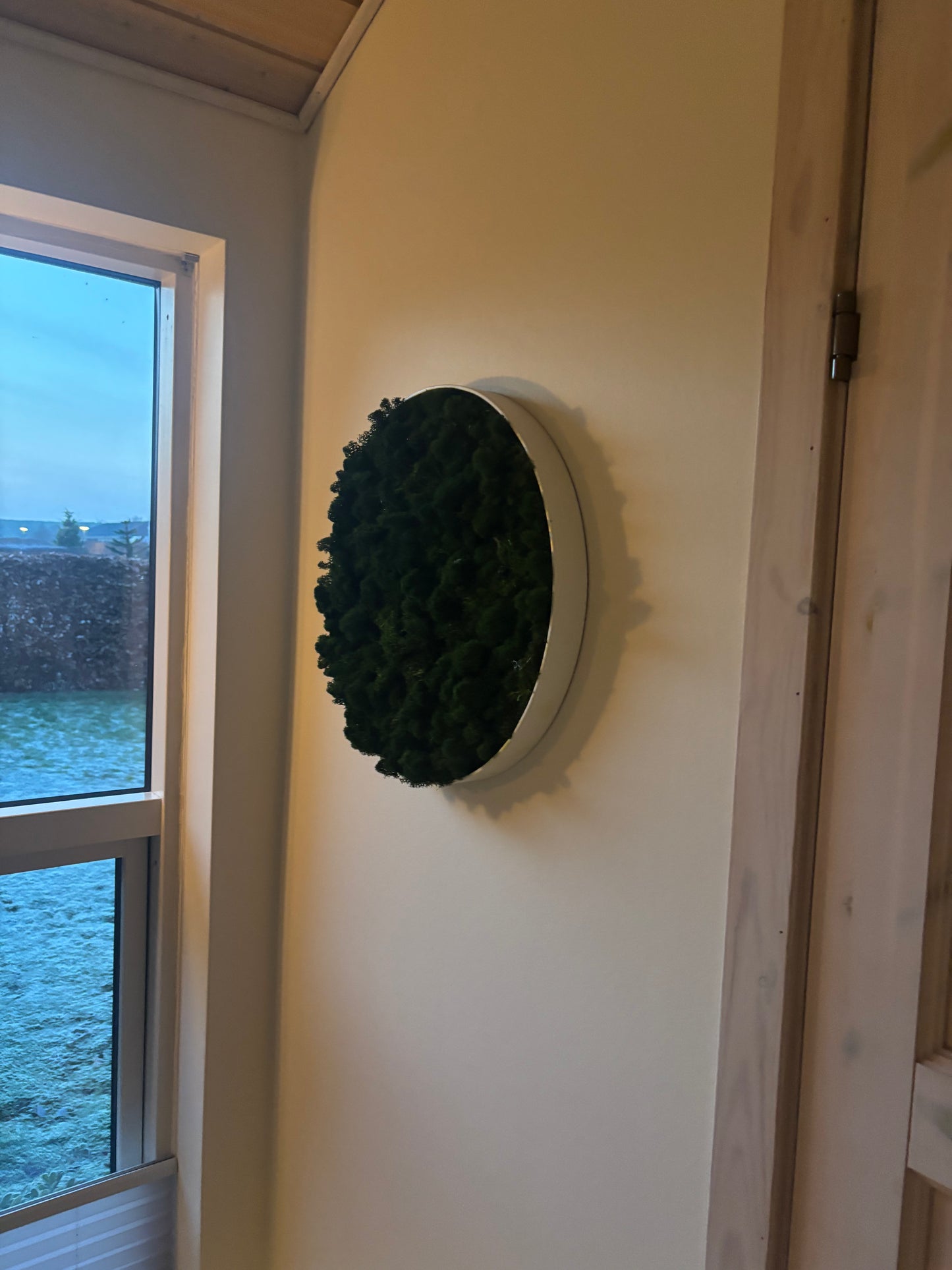 Mosly - Hvid egetræramme med ægte Mos